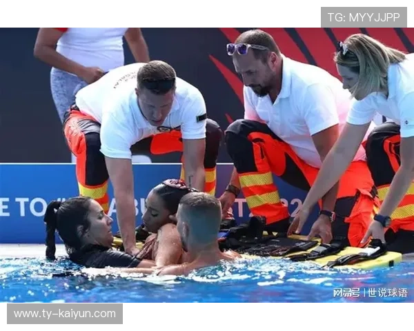 跳水赛惊险一幕：选手险些受伤