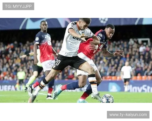 费兰托雷斯精确回敲制造门前混乱并收获进球